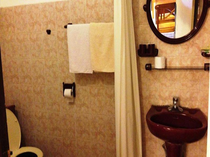 Bathroom 4, Dong Loi Hotel, Huế