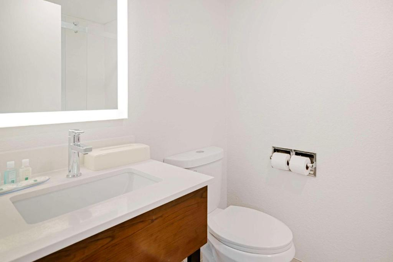Bathroom 4, Quality Inn White River Junction, Grafton