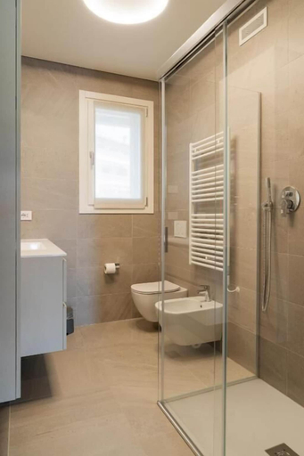 Bathroom, Garden Apartment C12, Lecco
