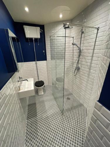 Others 2, Maids Guest Rooms, London