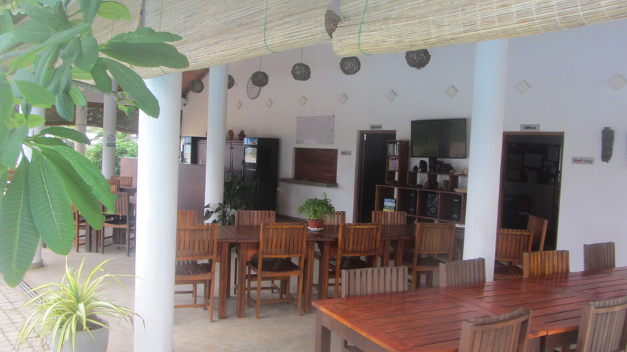 Food & Drinks 4, Ladja Beach Resort, Ambalanthota