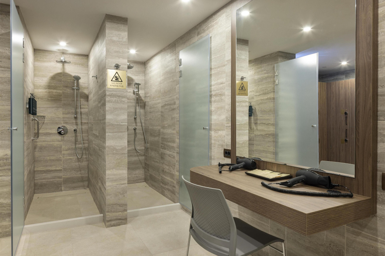 Bathroom 4, Doubletree By Hilton Plovdiv Center, Plovdiv