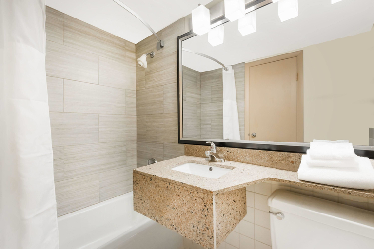 Bathroom, Ramada Conference Centr by Wyndham Lexington North, Fayette