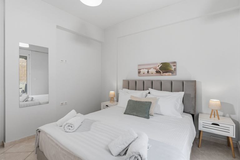 Room 3, Stella di Eleni Family House - Analipsi - 3 BR - Garden & Parking, Crete