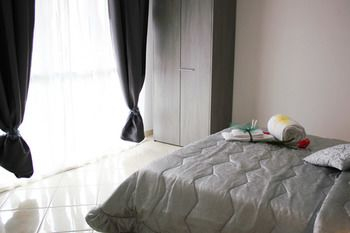 Others 3, Raggio di Sole, Rome