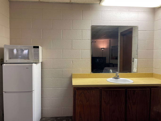 Room 4, Skyline Motel Bartlesville Hwy 75, Washington