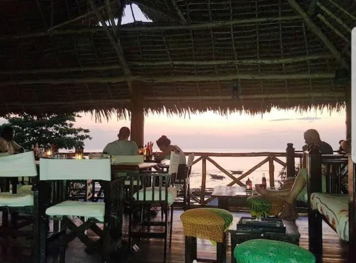 Food & Drinks 4, The Rock Ocean View Hotel, Magharibi