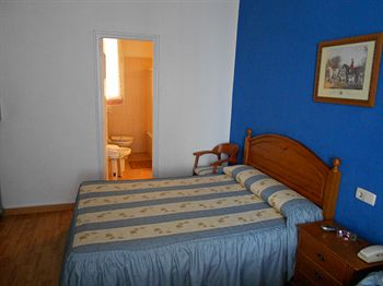 Others 3, Hostal Valencia, Madrid