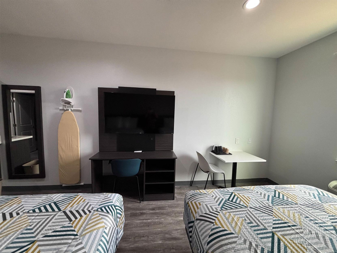 Room 5, Studio 6 – Giddings, Tx, Lee