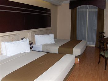 Others 4, Hotel Dubrovnik, Mérida
