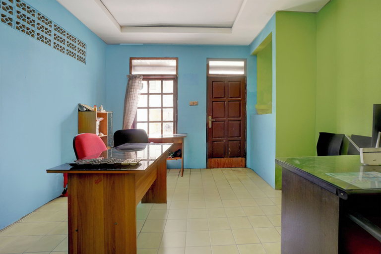 Reception 2, Capital O 95198 Angel Homestay, Bekasi