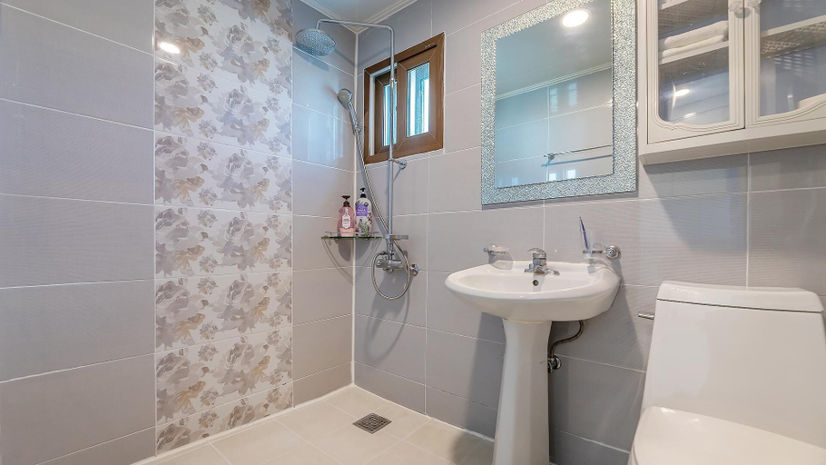 Bathroom 5, Gangneung Haewadal Pension, Gangneung