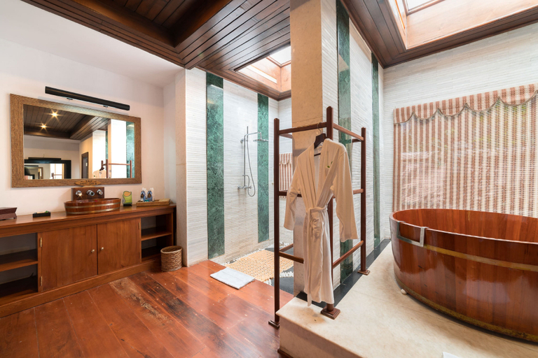 Bathroom, Aureum Palace Hotel and Resort Inle, Taunggye