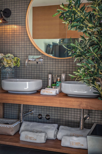 Bathroom 3, Quinta da Salada, Lamego