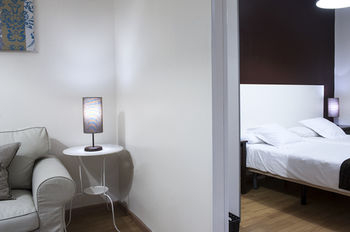 Others 5, Thc Gran Via Hostel, Madrid