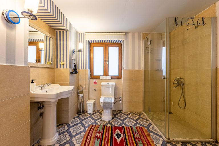Bathroom 3, Ali Pasha Apartment, Beyoğlu
