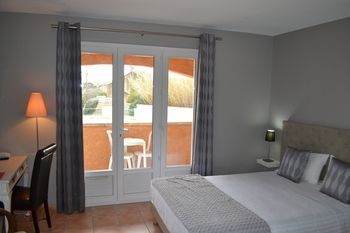 Others 4, Hôtel Saint Geniès, Gard