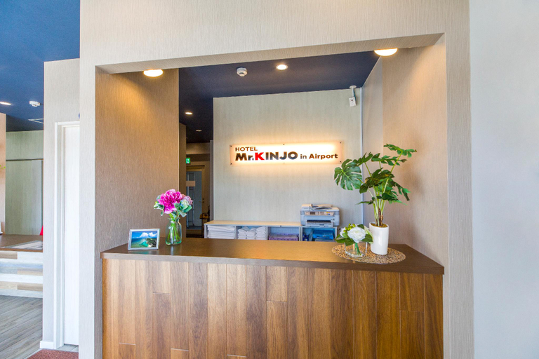 Public Area, Mr.KINJO in Airport, Naha