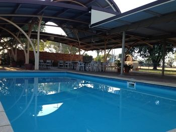 Others 3, Jumbuck Motel, Longreach