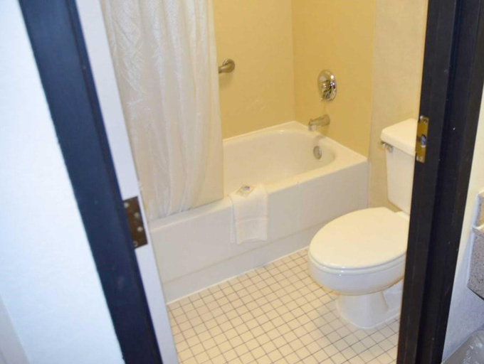 Others 4, Farragut Inn & Suites, Knox