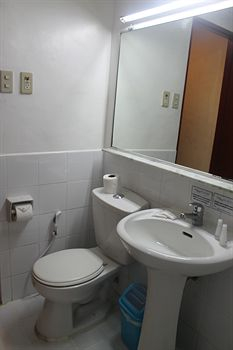Bathroom 3, Hey Jude Boracay, Malay