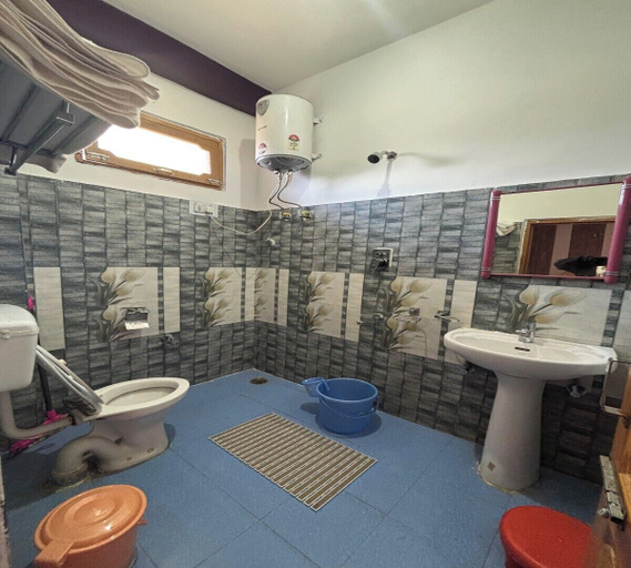 Bathroom, Nap Land, Kullu