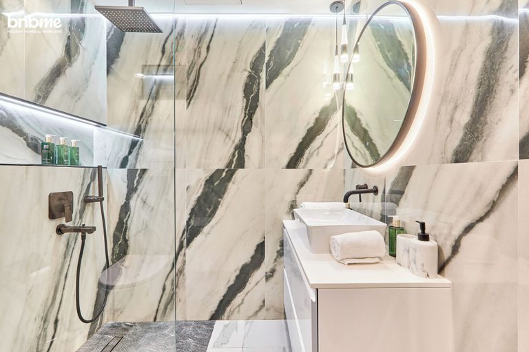 Bathroom 5, bnbme - Murjan 5 - 3BR & Maid Room, Dubai