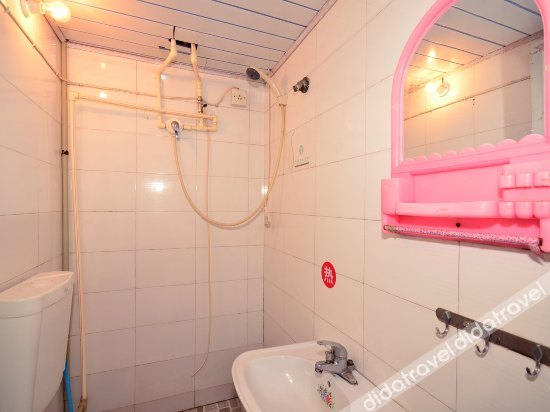 Bathroom, Xingfu Hostel, Wuhan