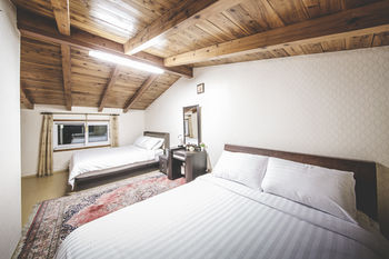Bedroom 2, Sunyang Village Dome - Caravan Park, Jeju