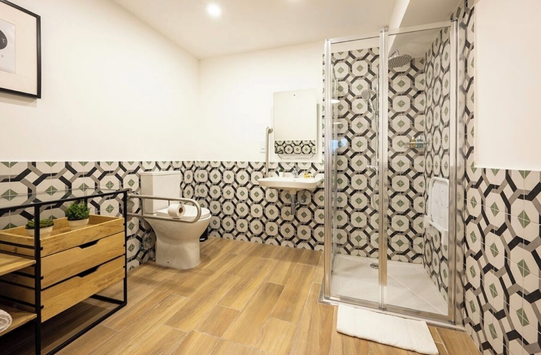 Bathroom 4, Fort40 Guesthouse