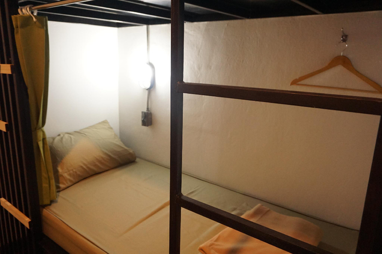 Bedroom 4, Feel Good Bangkok Hostel, Bangkok Noi