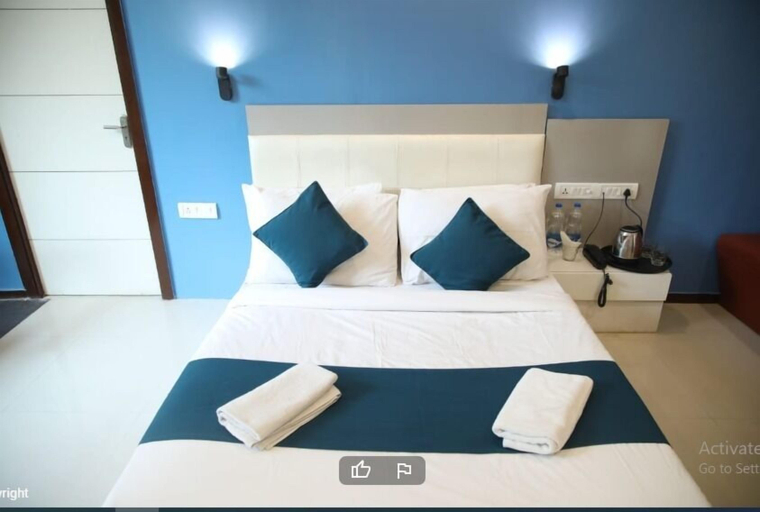 Others 4, Hotel Aura - Near Malad Link Road, Mumbai Suburban