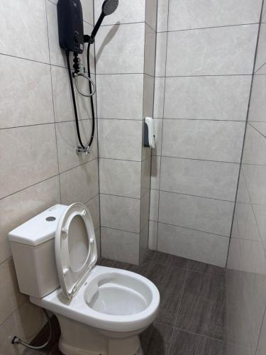 Bathroom 5, Sunshine Hotel, Jempol