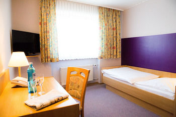 Others 5, Herrnbrod Standecke Hotel, Offenbach