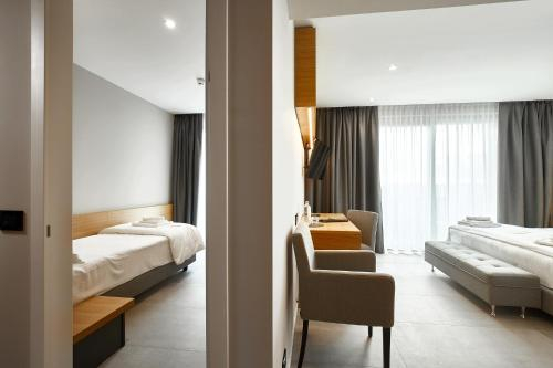 Others 4, Nodo Hotel, Udine