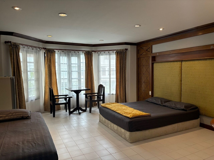 Others 3, Peace Pool BNB Family and Female only, Muang Chiang Mai
