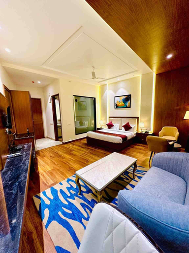 Room 4, DREAMZ INN & SUITE, Sahibzada Ajit Singh Nagar