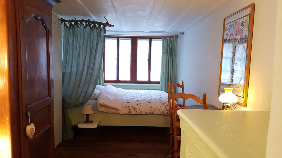 Bedroom 2, Au Soleil de Gruyeres chez Chantal, La Gruyère
