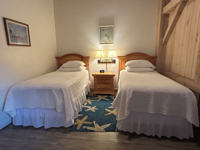 Room 5, The Island Inn on Martha's Vineyard, Dukes