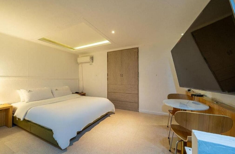 Bedroom 2, HotelStar, Jungnang