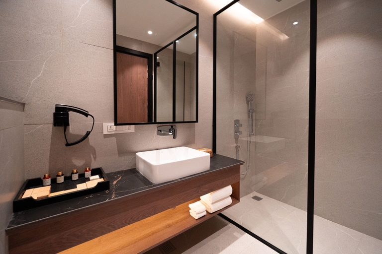 Bathroom 5, Velmore Kasauli Operated by Royal Orchid Hotel Ltd, Solan