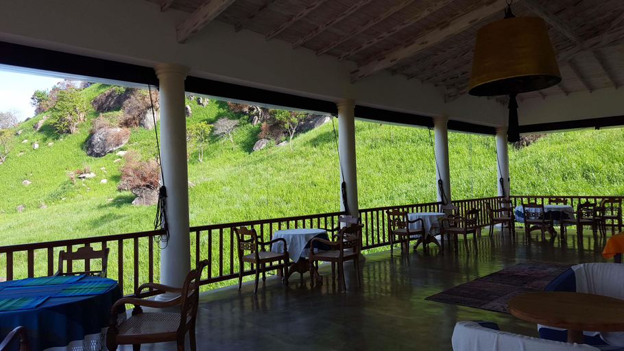 Food & Drinks, Yale Kandy Park, Doluwa