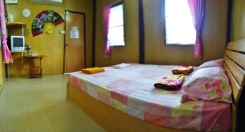 Others 2, NR Homestay, Amphawa