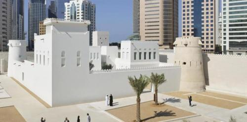 Others 1, Corniche Street - Extremely Unique Room, Abu Dhabi City
