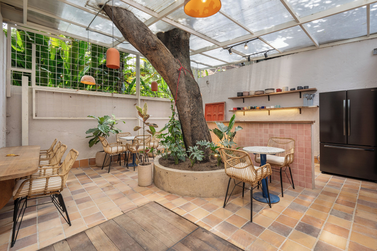 Food & Drinks, Botánica Manila by HOUSY HOST, Medellín
