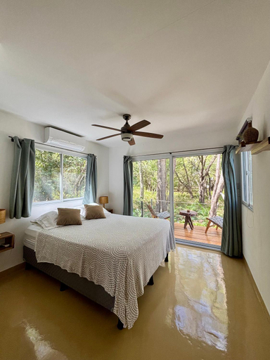 Bedroom 2, Casa Mariposa, Tola