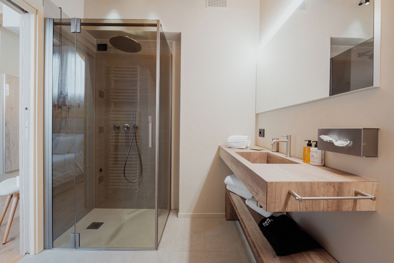Bathroom 5, Mostesi Dolomites Spa Hotel, Belluno