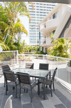 Outdoor Dining 5, Costa D'ora Apartments, Gold Coast