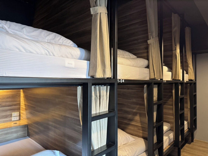 Bedroom 5, Fellows House, Khlong San