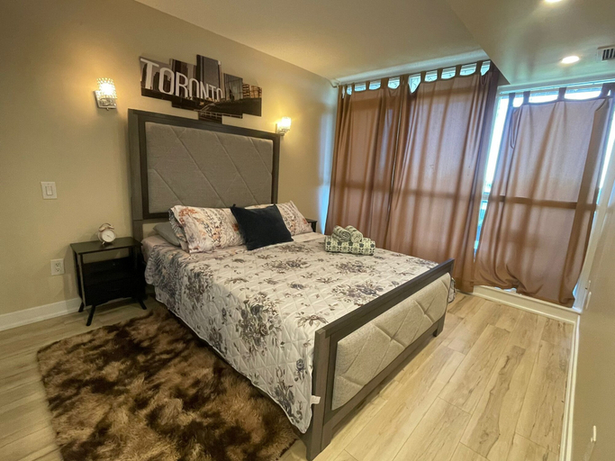 Room 3, Panoramic Lofts, Toronto